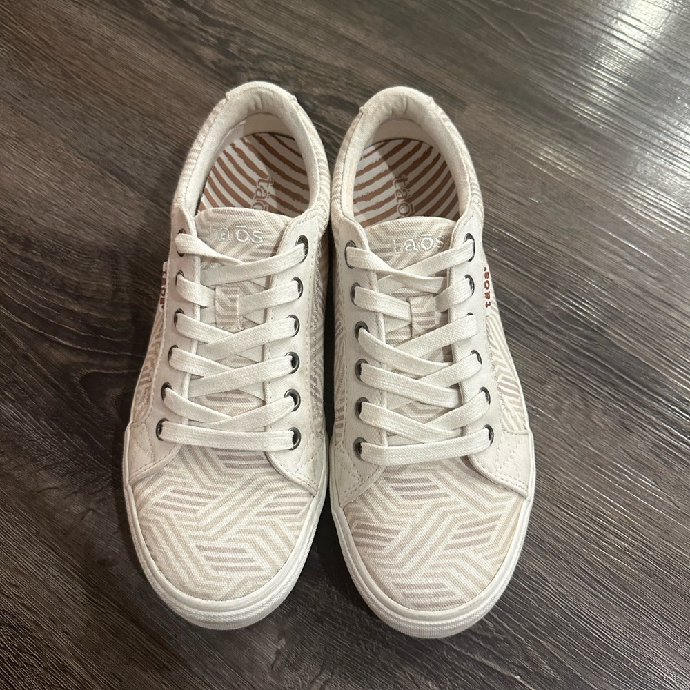 Taos Footwear White Patterned Sneakers
